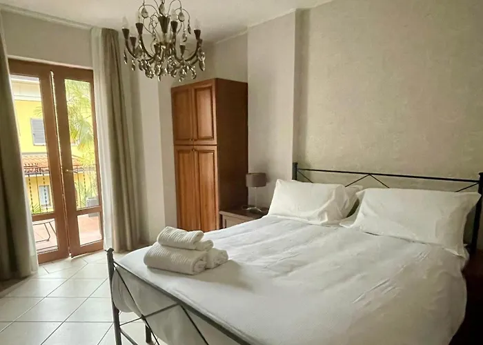 Aparthotel Margherita With Pool & Hydromassage 3*